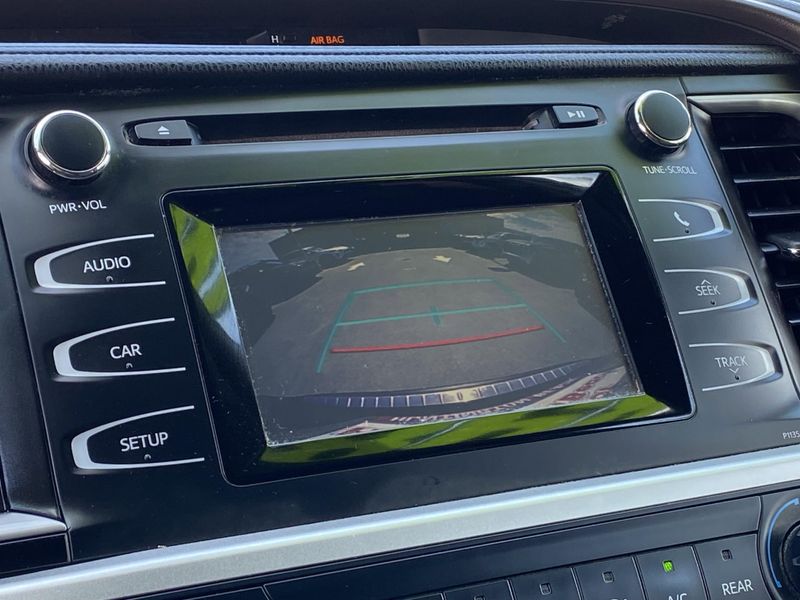 Used 2018 Toyota Highlander LEImage 20