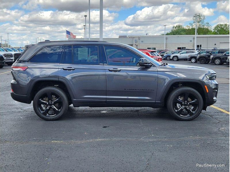 Used 2022 Jeep Grand Cherokee Altitude