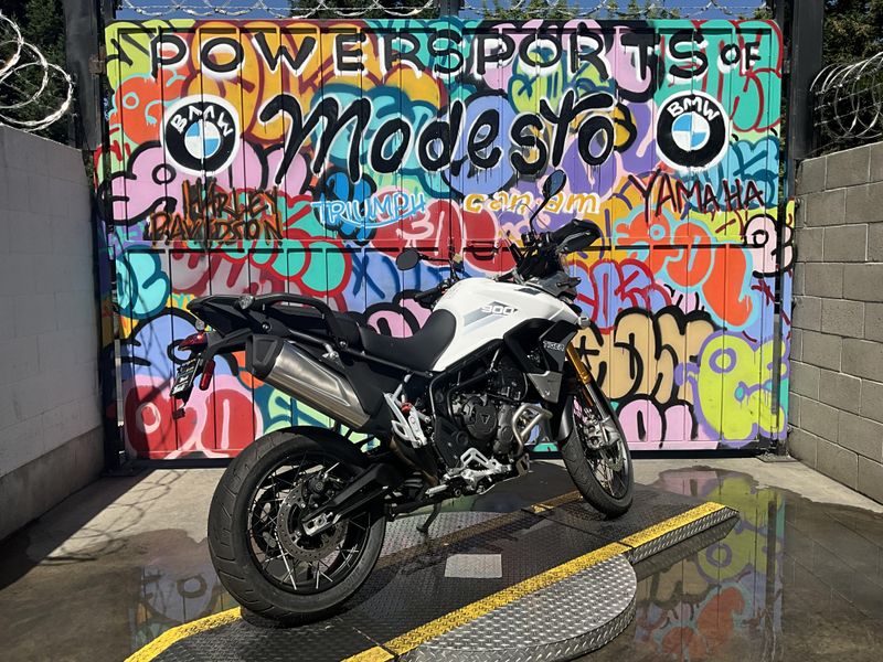 2023 Triumph TIGER 900 RALLY PRO in a PURE WHITE exterior color. BMW Motorcycles of Modesto 209-524-2955 bmwmotorcyclesofmodesto.com 