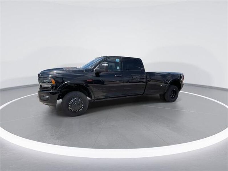 New 2024 RAM 3500 Limited Crew Cab 4x4 8