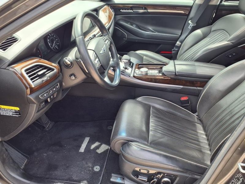 2017 Genesis G90 3.3T PremiumImage 13