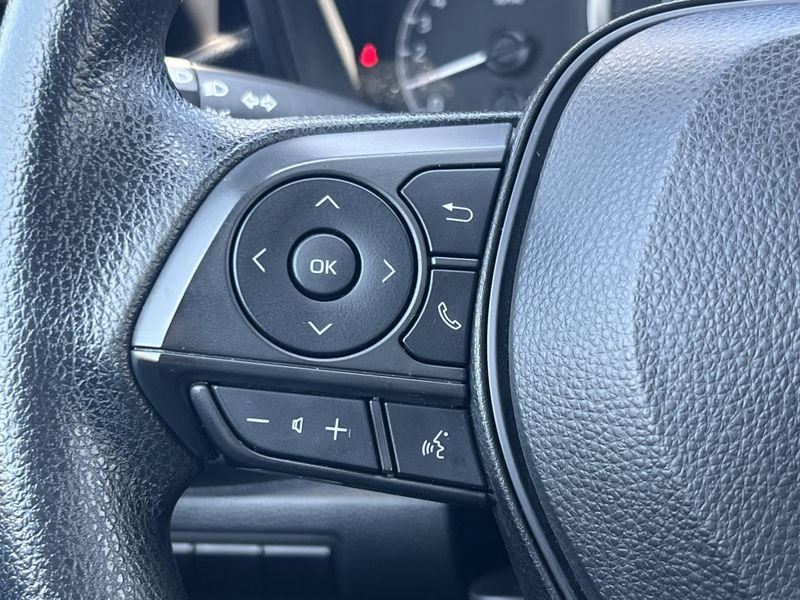 Used 2022 Toyota Corolla LEImage 9
