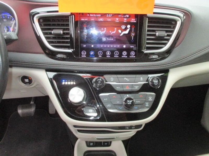 Used 2020 Chrysler Pacifica LimitedImage 21