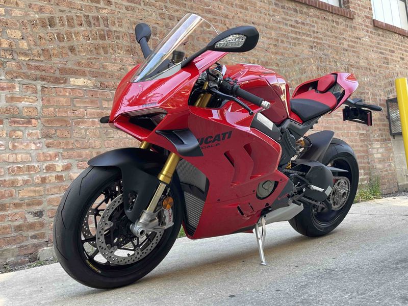 2023 Ducati Panigale V4 SImage 5