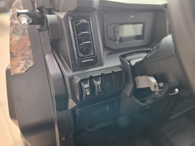 NEW 2026 CAN-AM DEFENDER MAX LIMITED CAB HD11 Image 11