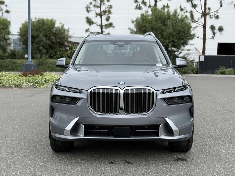 2025 BMW X7 xDrive40iImage 3