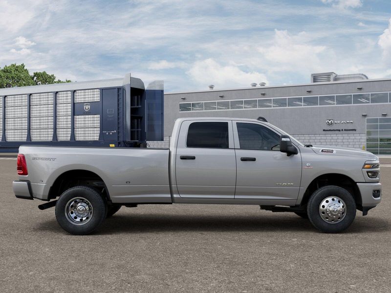 New 2027 RAM 3500 Big HornImage 21