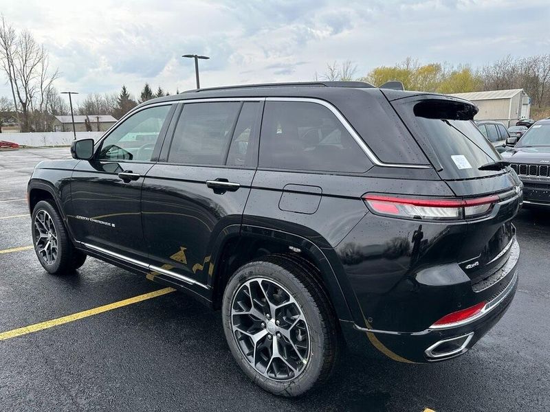 2025 Jeep Grand Cherokee Summit Reserve 4x4Image 10