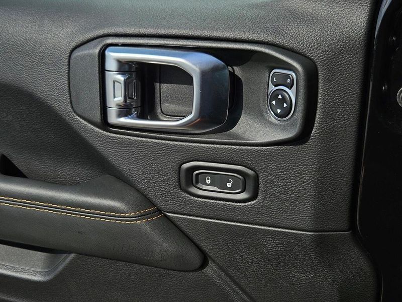 2025 Jeep Gladiator High Tide 4x4Image 22