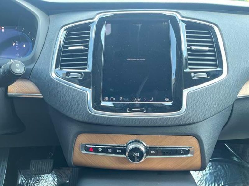 2024 Volvo XC90 B6 Plus Bright Theme