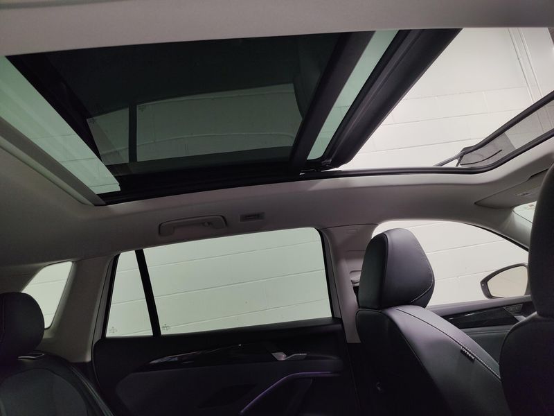 Used 2025 Volkswagen Tiguan SE AWD w/SunroofImage 7