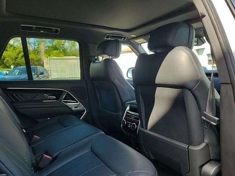2023 Land Rover Range Rover SE photo 11