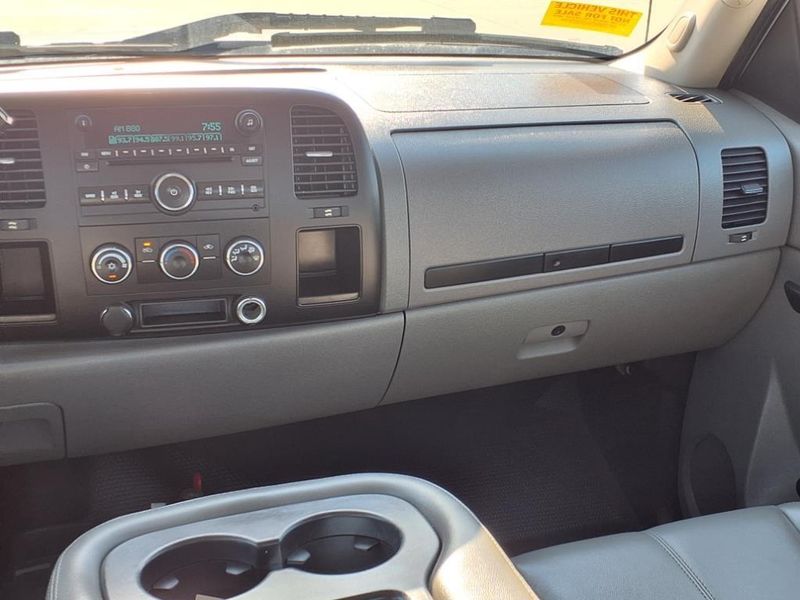 Used 2010 GMC Sierra 2500HD Work TruckImage 16