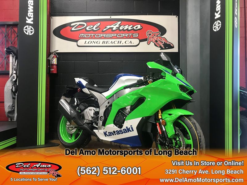 2024 Kawasaki ZX1002LRFBL-GN2  in a LIME GREEN/PEARL CRYSTAL WHITE/BLUE exterior color. Del Amo Motorsports of Long Beach (562) 362-3160 delamomotorsports.com 