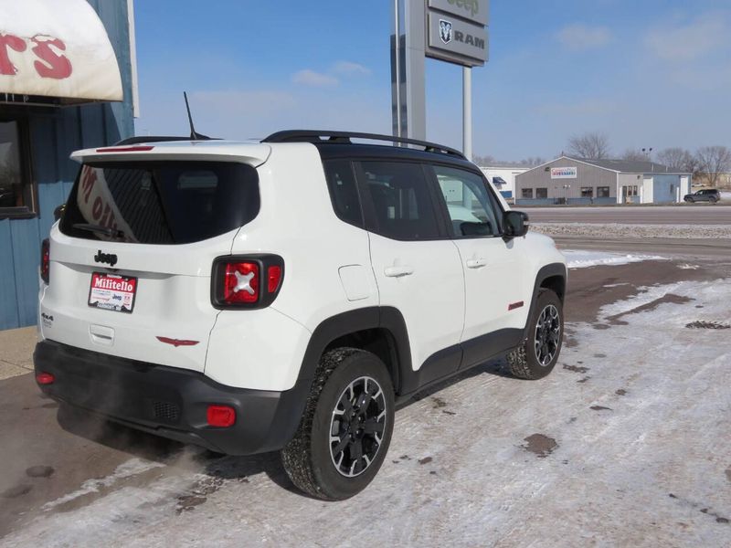 2023 Jeep Renegade Trailhawk 4x4 4dr SUVImage 2