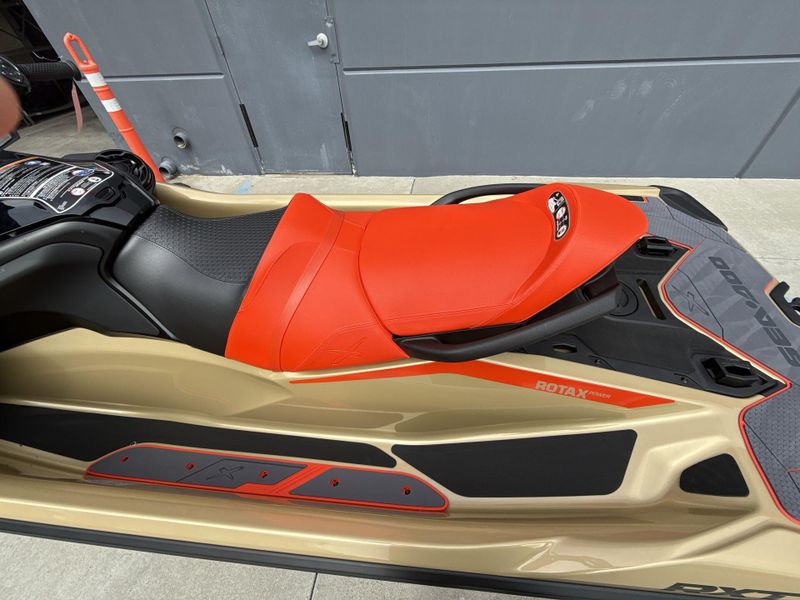 2025 Sea-Doo RXT-X 325 (SOUND SYSTEM) Image 1