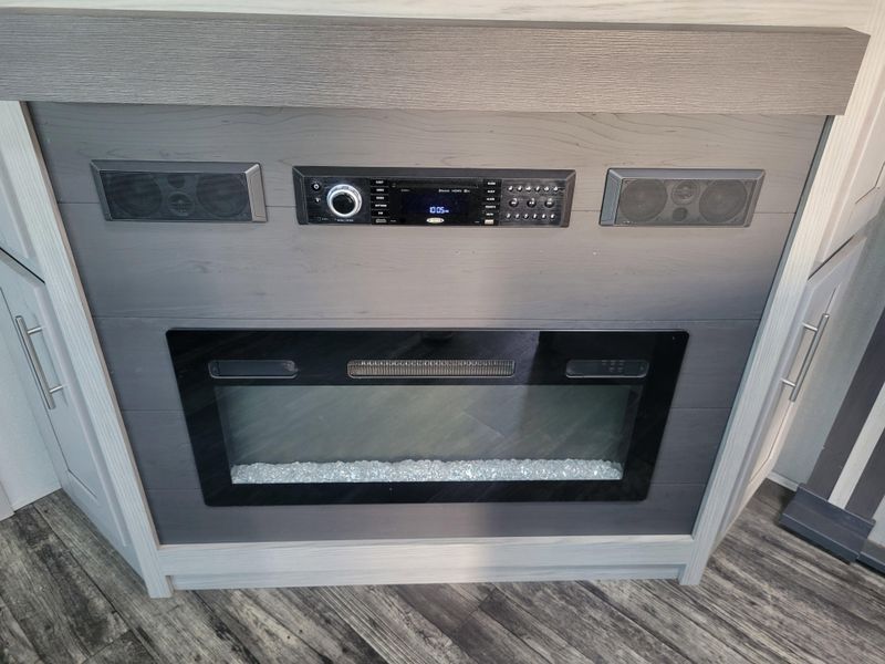 Used 2021 KEYSTONE RV FUZION 373 Image 24