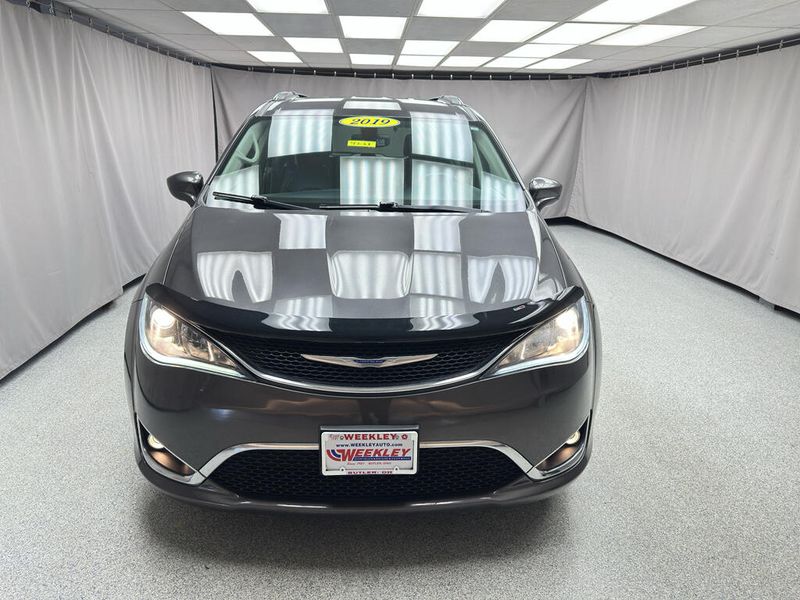 Used 2019 Chrysler Pacifica Touring LImage 6