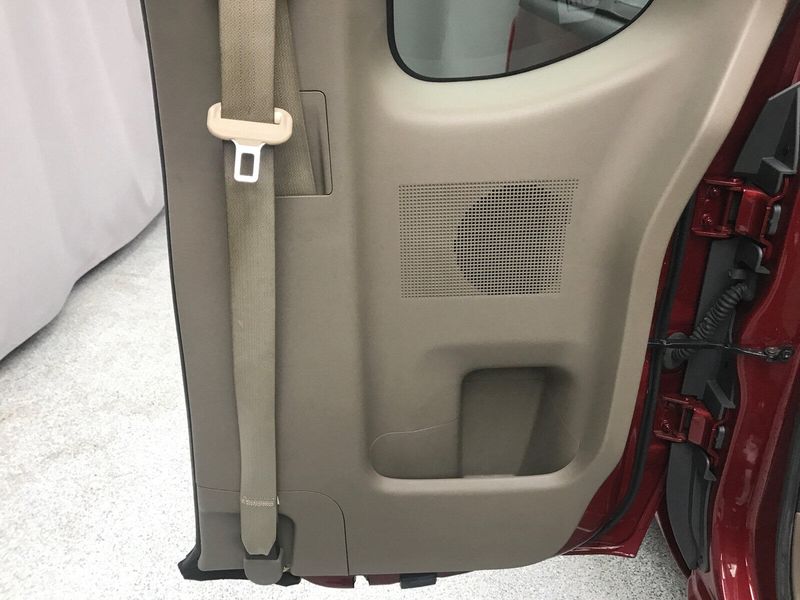 2015 Nissan Frontier SVImage 13