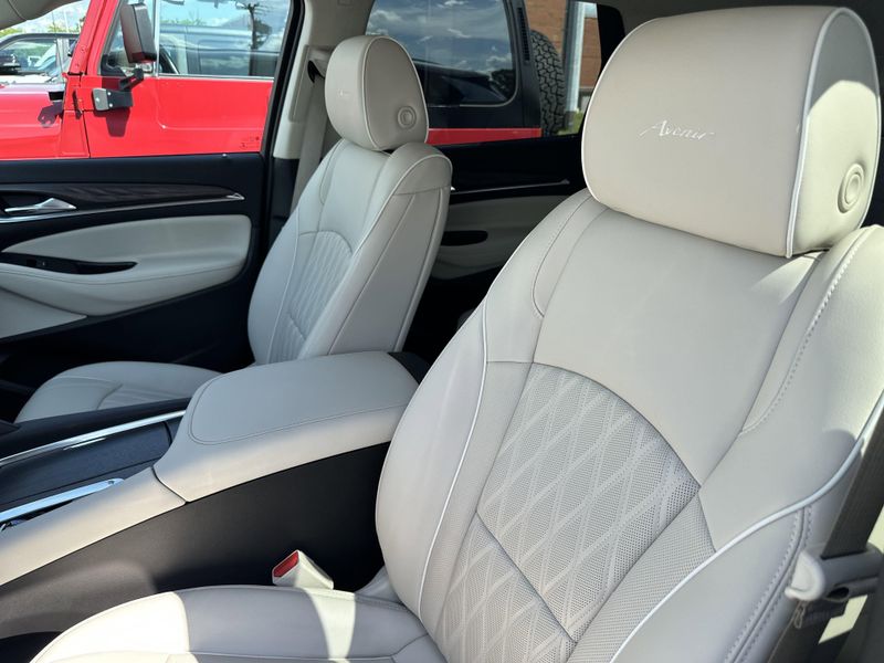 2022 Buick Enclave AvenirImage 3