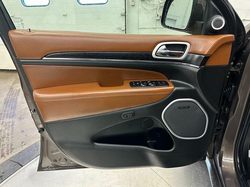 2018 Jeep Grand Cherokee SummitImage 19