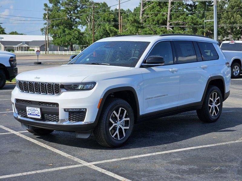 2025 Jeep Grand Cherokee L Limited 4x4Image 3