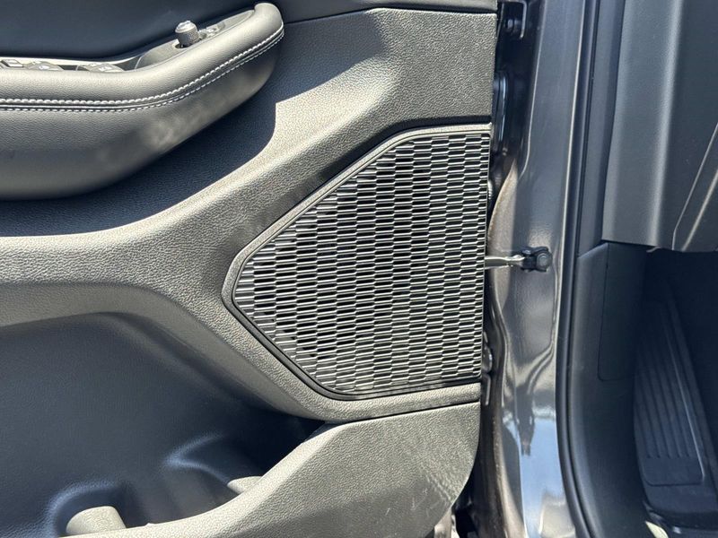 New 2026 Jeep Grand Cherokee Laredo Altitude 4x2