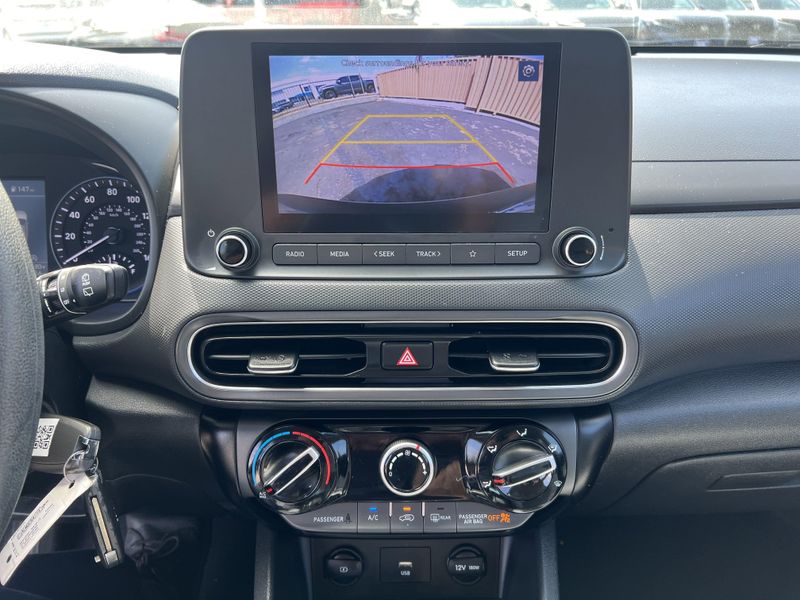 Used 2022 Hyundai Kona SEImage 15