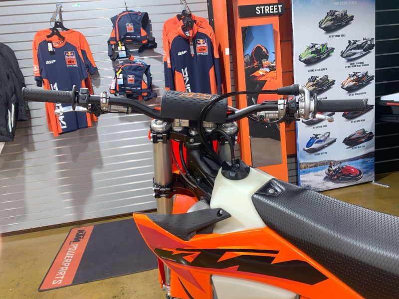 2025 KTM 300 XC Image 19