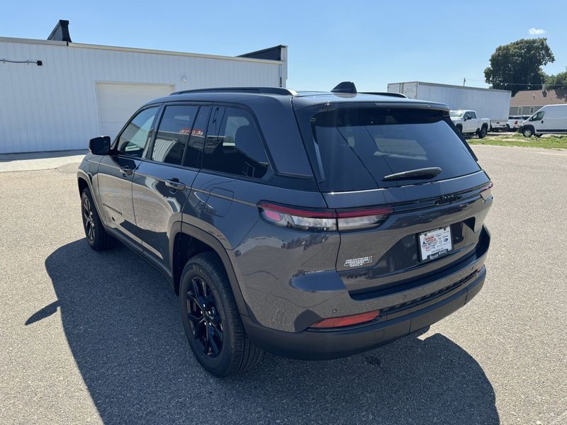 2024 Jeep Grand Cherokee Altitude X 4x4Image 6