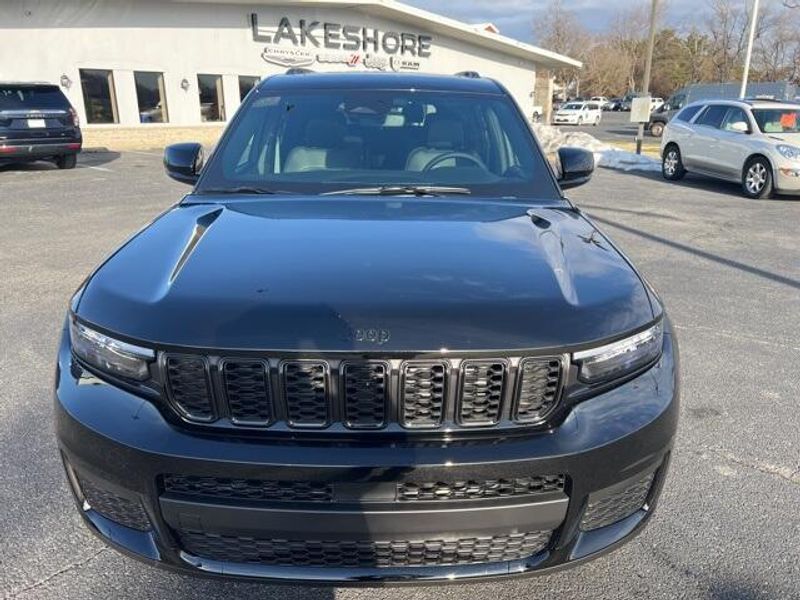 2025 Jeep Grand Cherokee L Altitude X 4x4Image 2