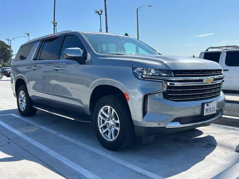 Used 2024 Chevrolet Suburban LTImage 2