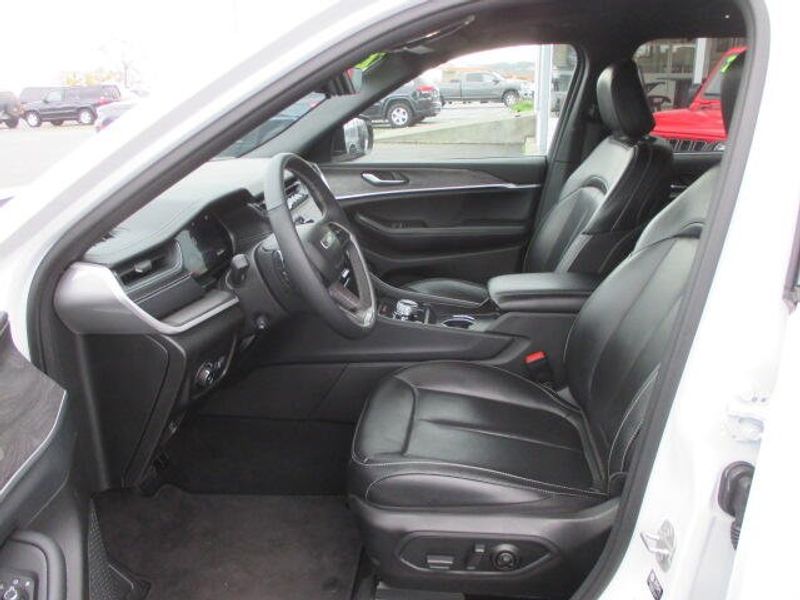 Used 2024 Jeep Grand Cherokee L LimitedImage 16