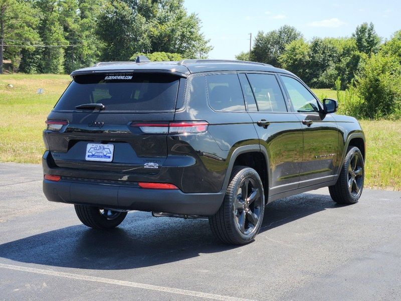 2024 Jeep Grand Cherokee L Limited 4x4Image 4