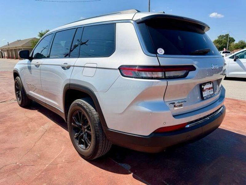 Used 2023 Jeep Grand Cherokee L LaredoImage 7