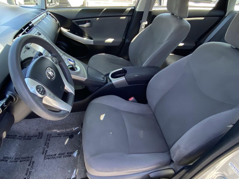Used 2014 Toyota Prius Plug-In Image 16