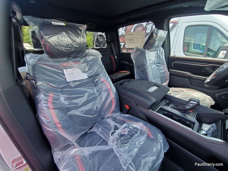 New 2026 RAM 1500 Rho Crew Cab 4x4 5'7' Box