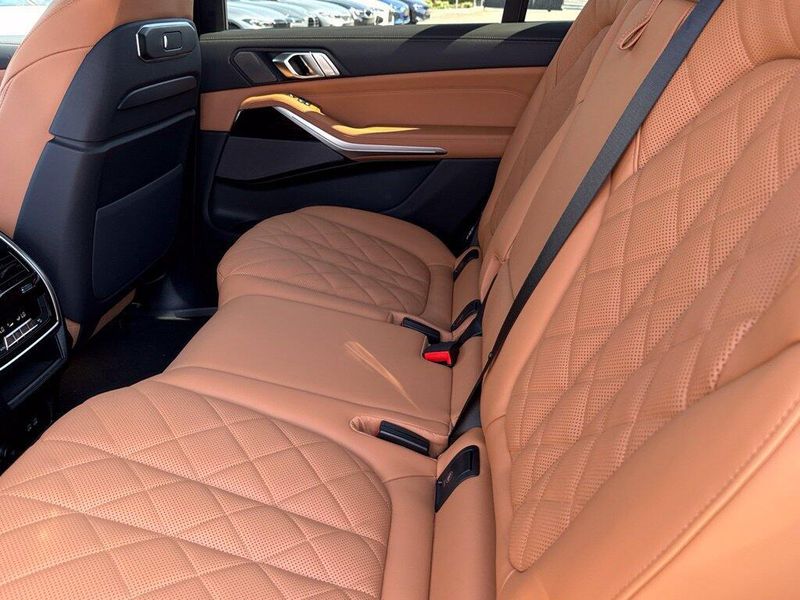New 2027 BMW X7 xDrive40iImage 27