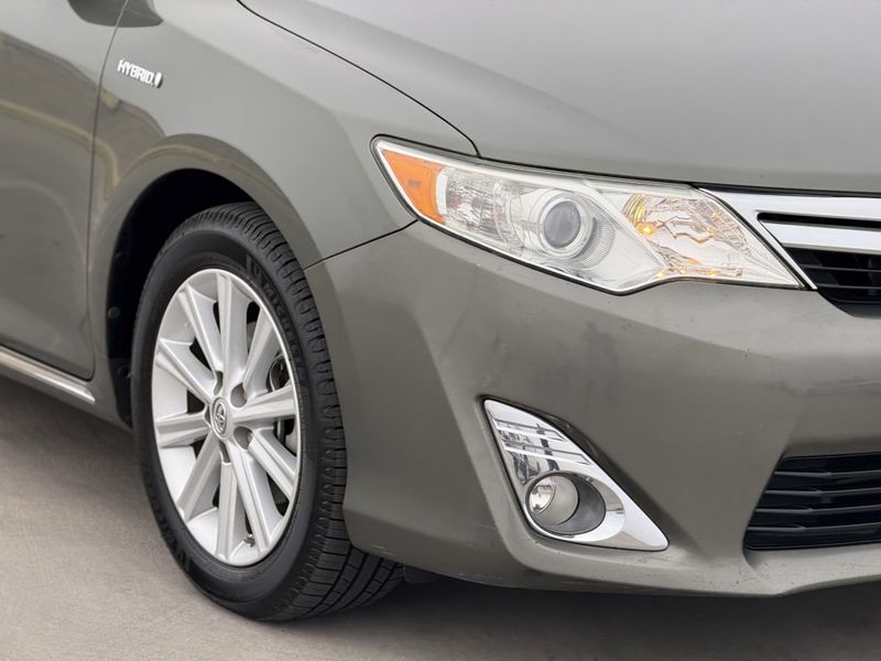 2013 Toyota Camry Hybrid XLEImage 4