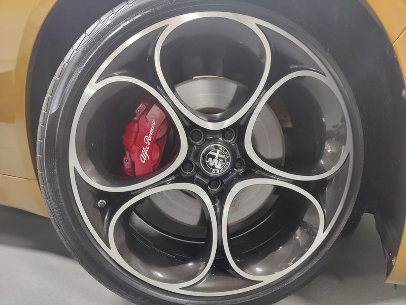 2022 Alfa Romeo Giulia Veloce Premium AWD w/Activ AsstImage 8