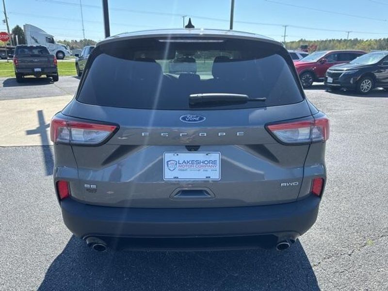 2022 Ford Escape SEImage 6