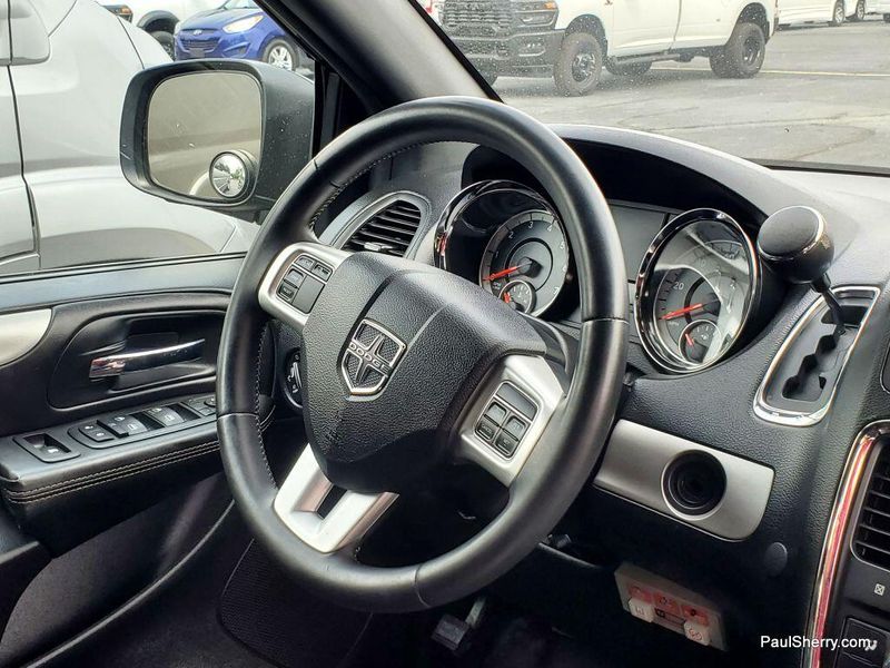 2014 Dodge Grand Caravan SXTImage 23