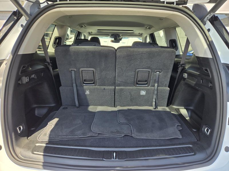 Used 2023 Jeep Grand Cherokee L Laredo 4x2