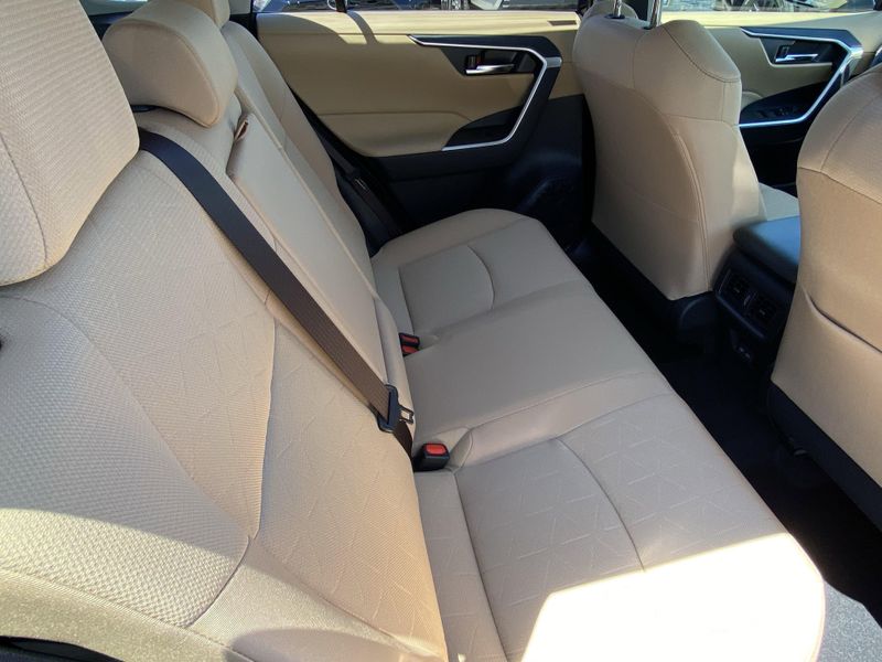 New 2025 Toyota RAV4 Hybrid XLEImage 12