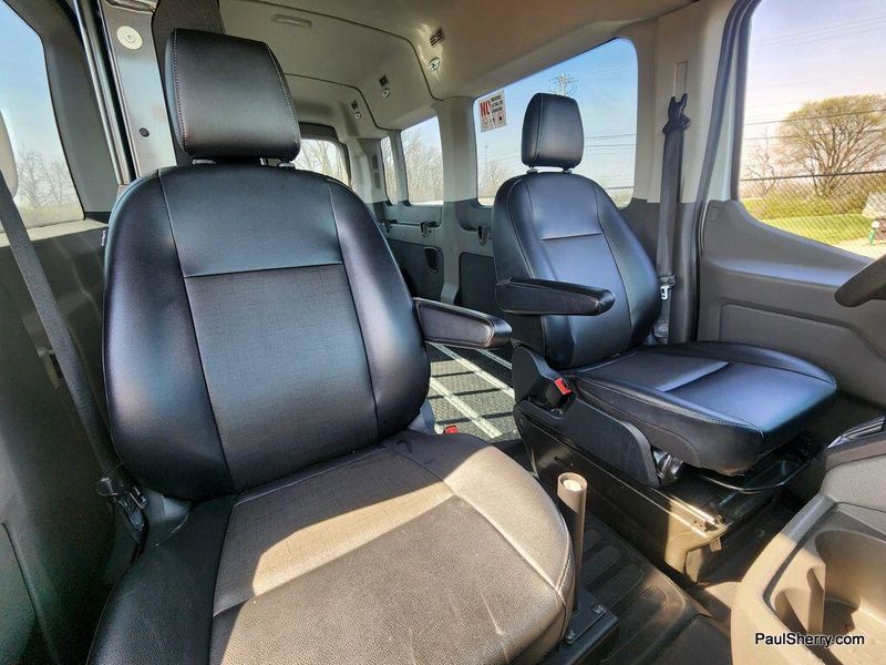 2022 Ford Transit Wagon XLImage 40