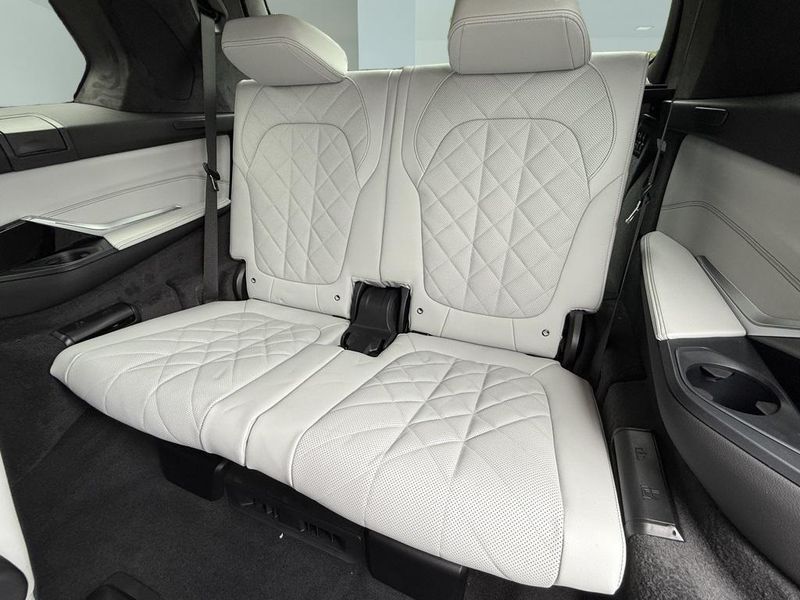 2025 BMW X7 xDrive40iImage 30