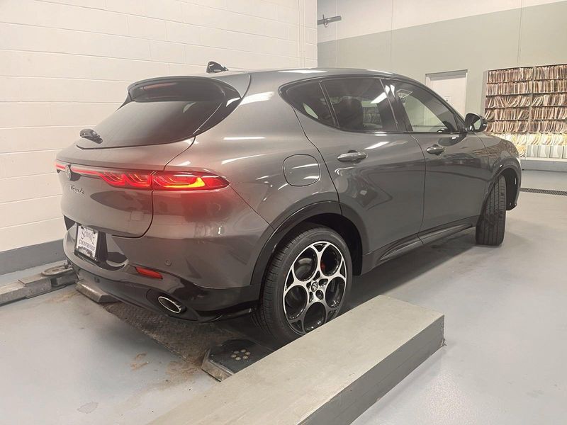 New 2024 Alfa Romeo Tonale Veloce EawdImage 4