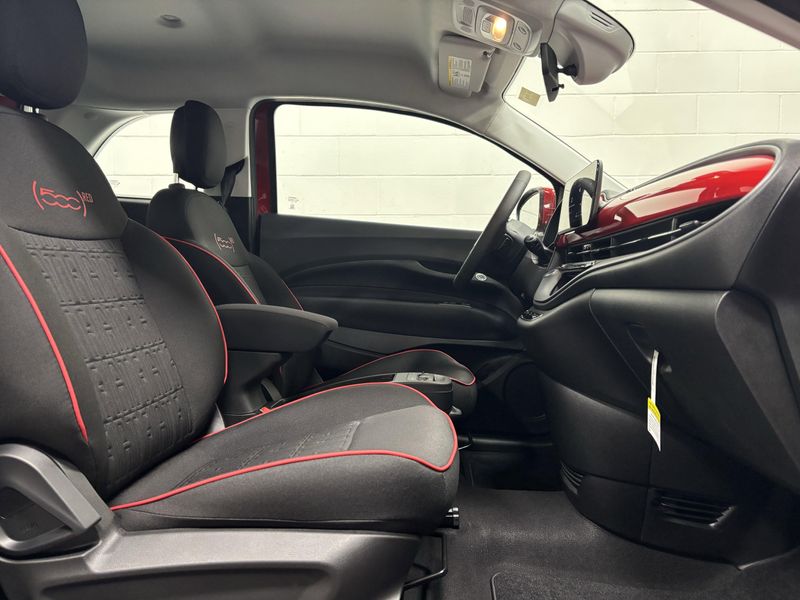 2024 Fiat 500e Inspi(red)Image 10