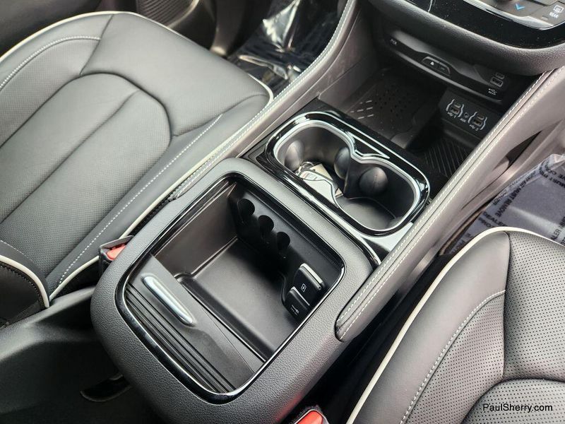 New 2025 Chrysler Pacifica LimitedImage 41