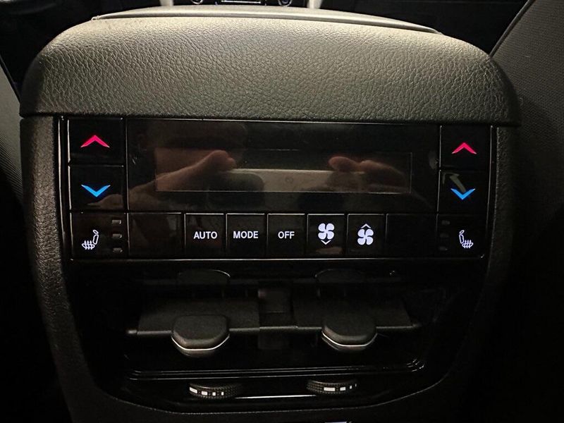 2021 Jeep Grand Cherokee Overland photo 22